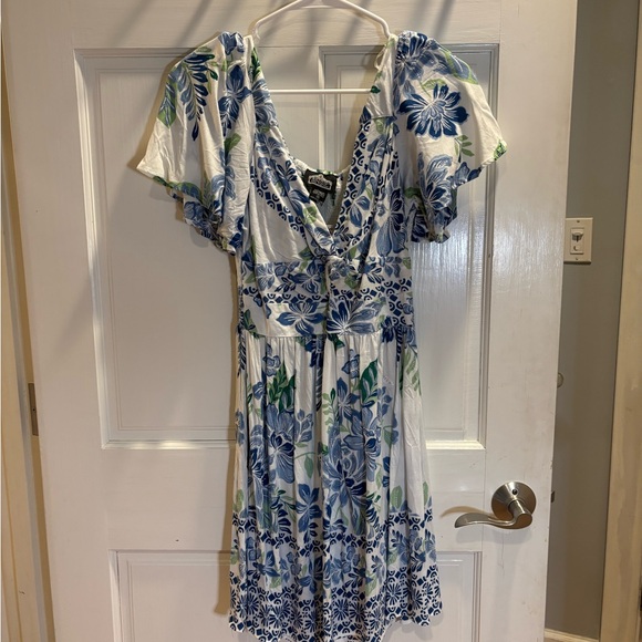 Angie Dresses & Skirts - NWT Women’s Blue Floral Tropical Beachy V-Neck Dress Size M